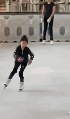 滑冰视频教程成人女孩,成人女孩滑冰教程全解析
